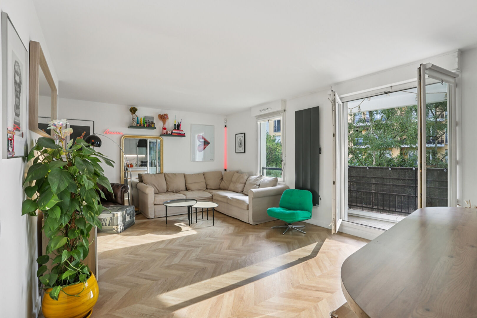 Appartement Mairie de Lilas 4 pièces balcon, cave et parkings