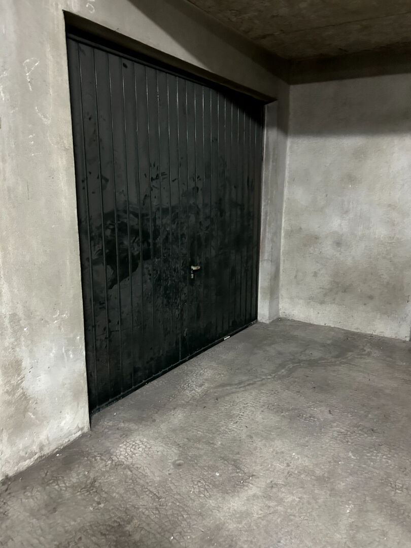 A VENDRE - Un BOX - PARIS 75020