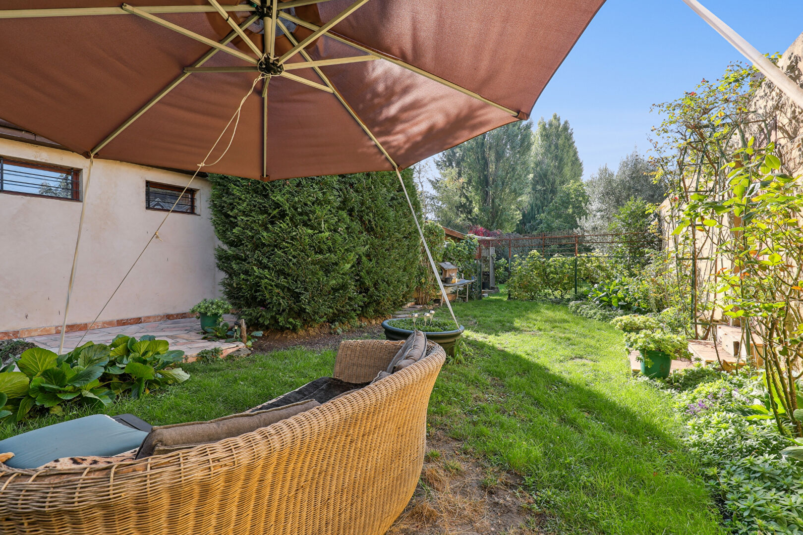A VENRE - APPARTEMENT AVEC DEPENDANCE - ROMAINVILLE