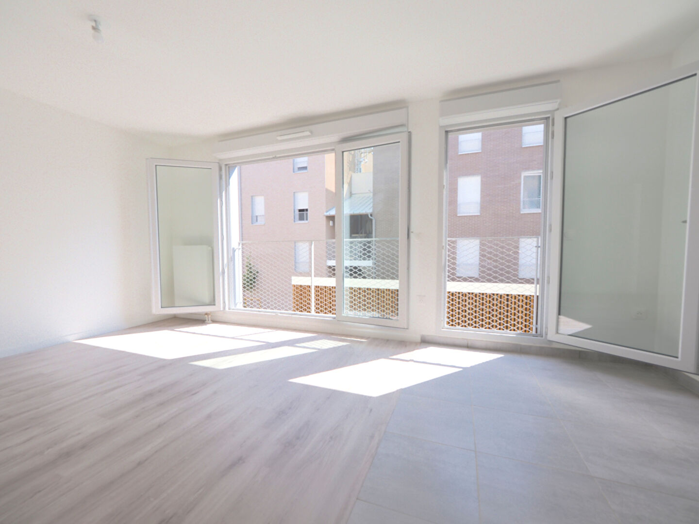Appartement Romainville 3 pièce(s) 64 m2 loi Carrez