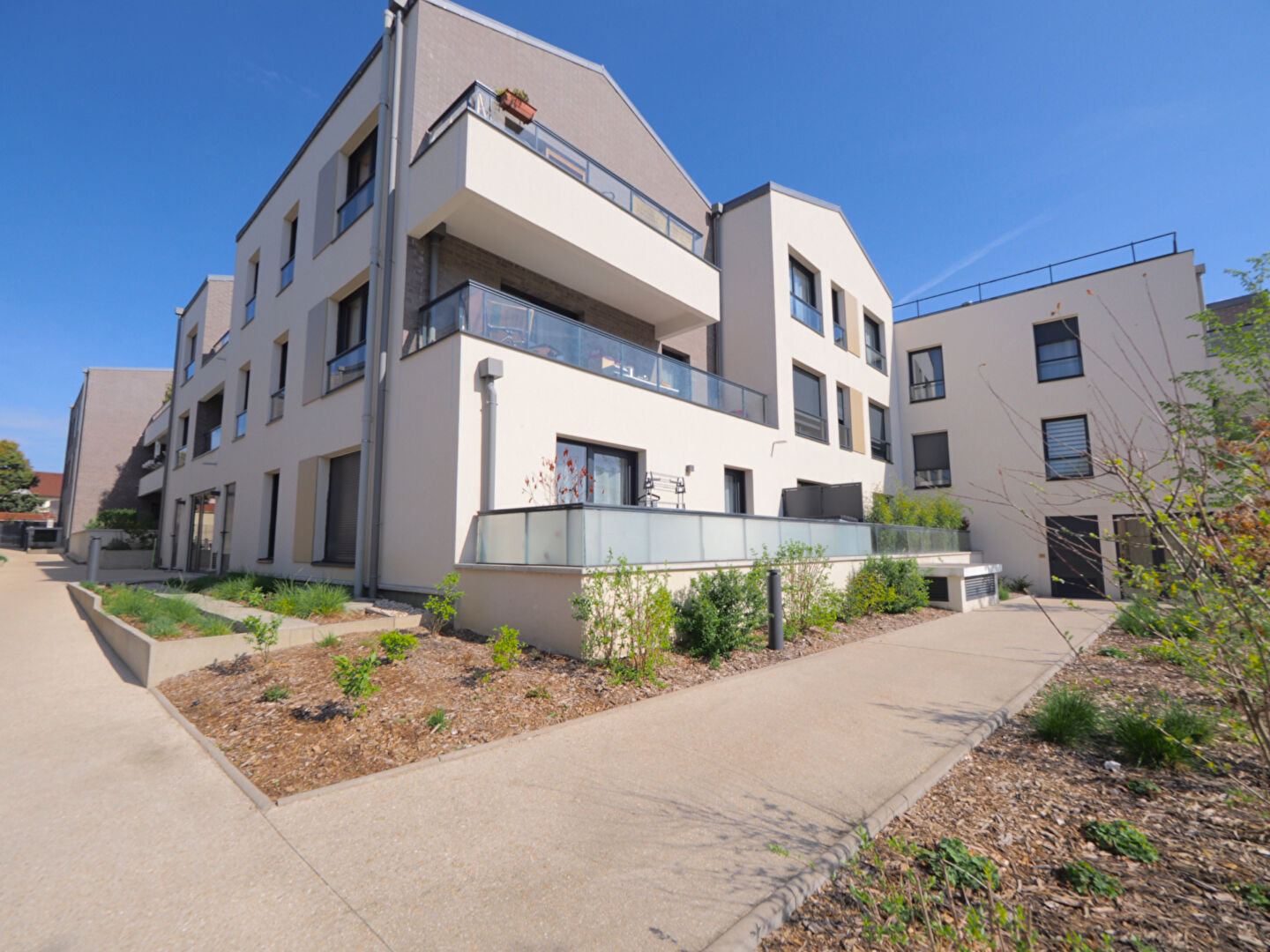 APPARTEMENT  A  VENDRE - 3 PIECES - 68m² - ROMAINVILLE