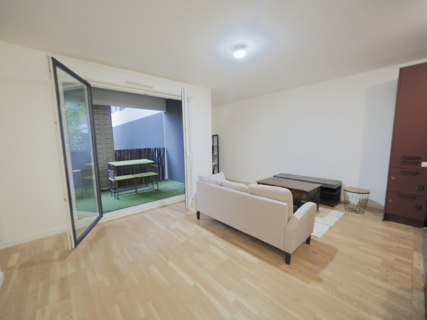 Coup de coeur garanti ! Grand studio meublé avec loggia ? Résidence récente proche métro !