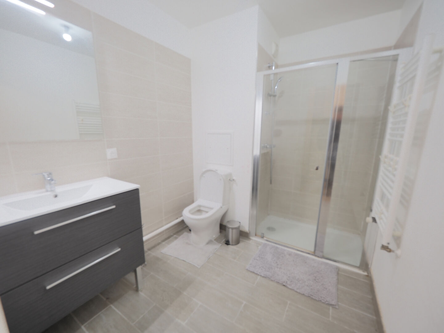 Coup de coeur garanti ! Grand studio meublé avec loggia ? Résidence récente proche métro !