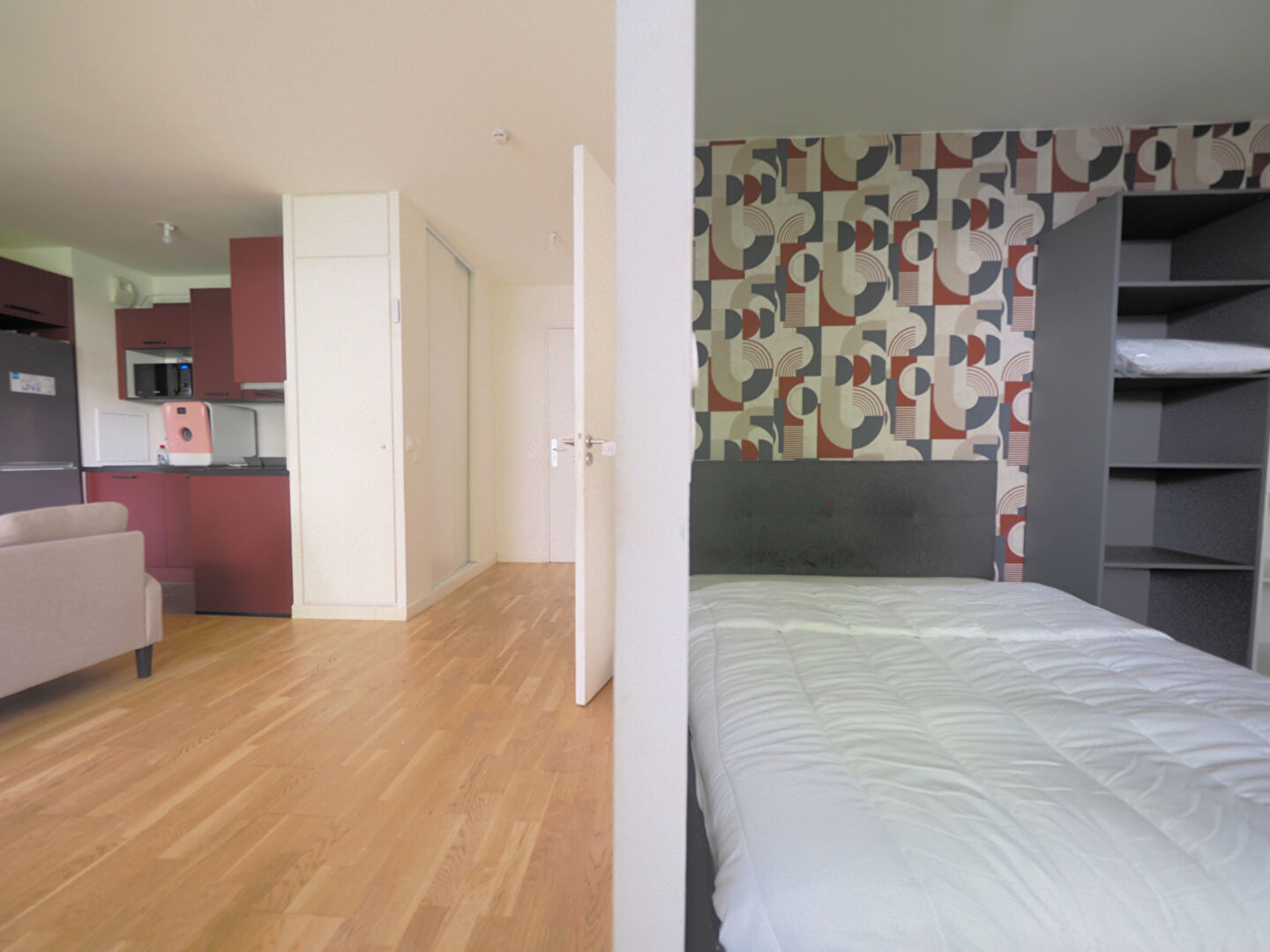 Coup de coeur garanti ! Grand studio meublé avec loggia  Résidence récente proche métro !