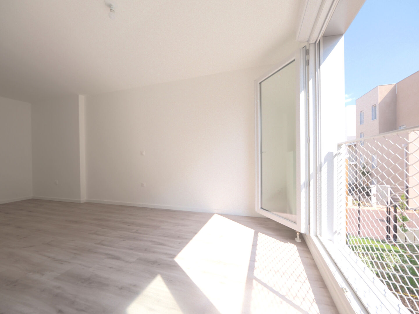 Appartement Romainville 3 pièce(s) 64 m2 loi Carrez