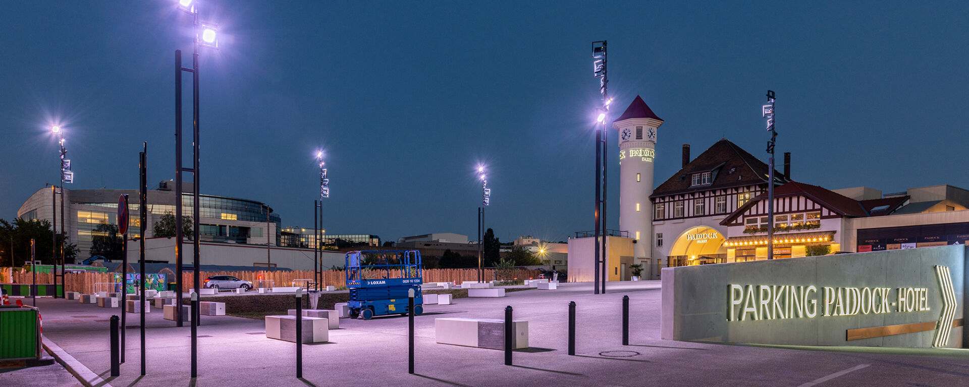 LOCAUX COMMERCIAUX AU COEUR DU CENTRE COMMERCIAL "PADDOCK" (ROMAINVILLE)