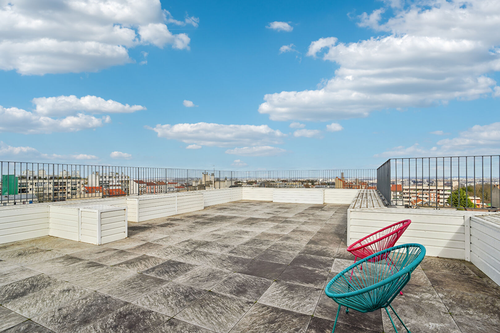 A VENDRE - STUDIO 28m² - ROMAINVILLE PROCHE METRO