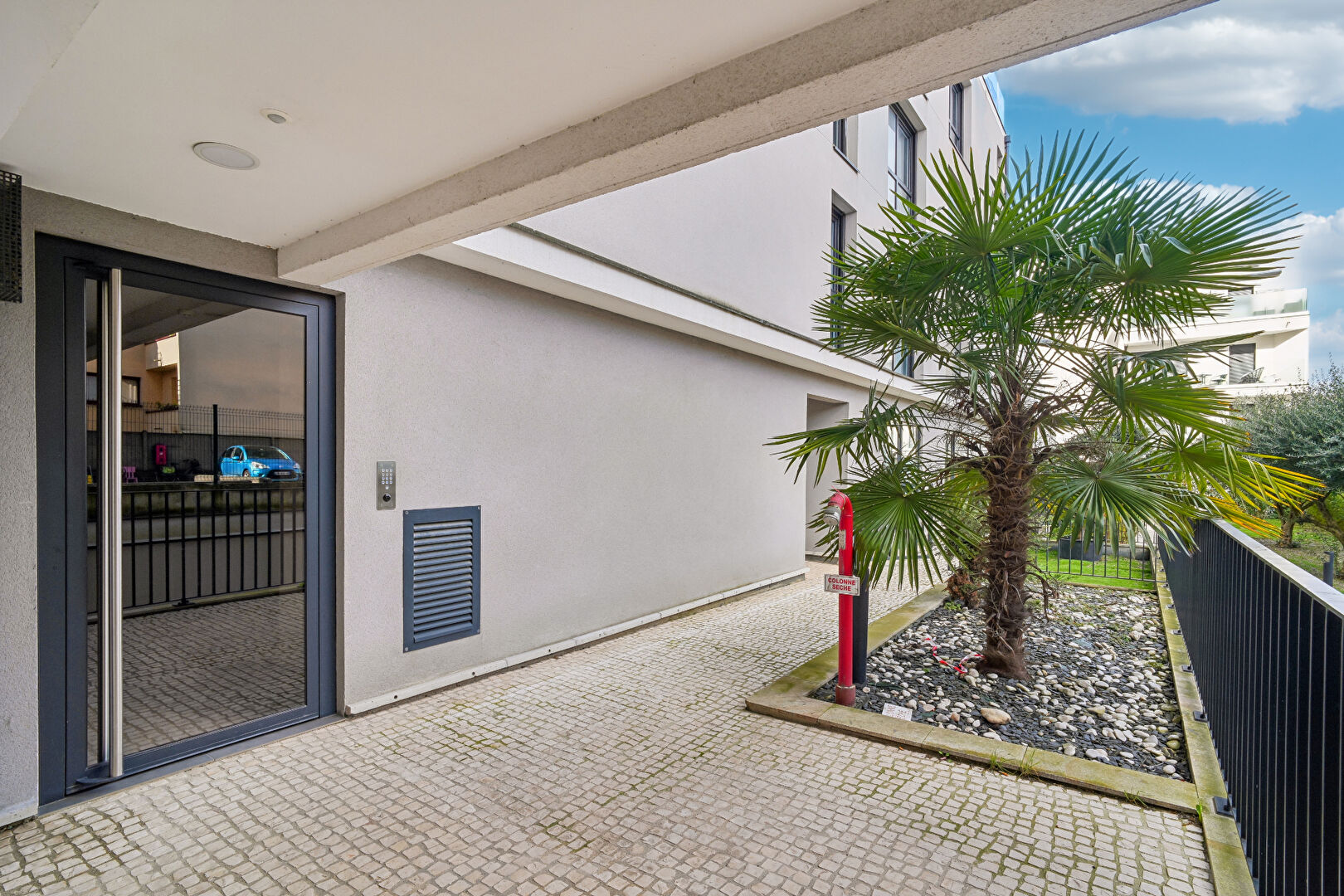 A VENDRE - STUDIO 28m² - ROMAINVILLE PROCHE METRO