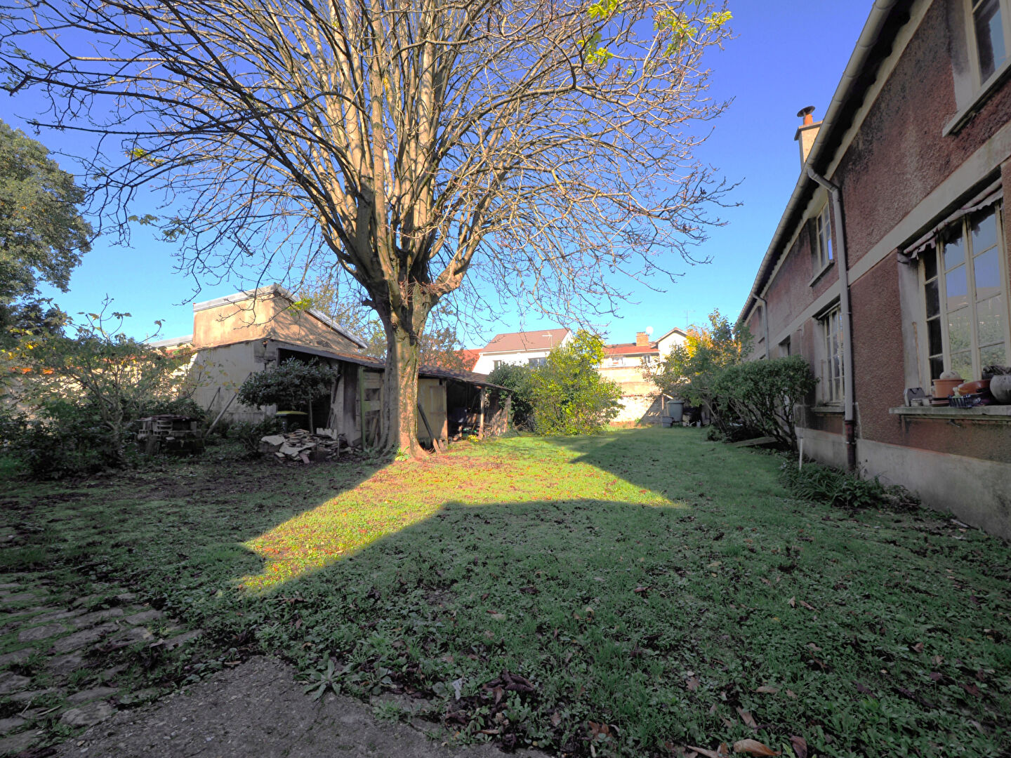 VILLEMOMBLE - 592 m² sur Terrain de 2085 m²