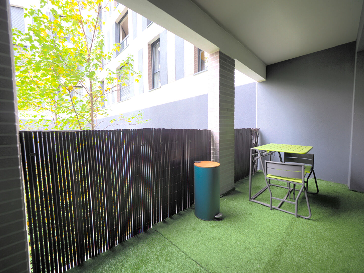 Coup de coeur garanti ! Grand studio meublé avec loggia  Résidence récente proche métro !