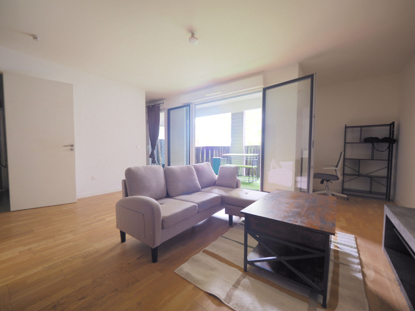 Coup de coeur garanti ! Grand studio meublé avec loggia  Résidence récente proche métro !