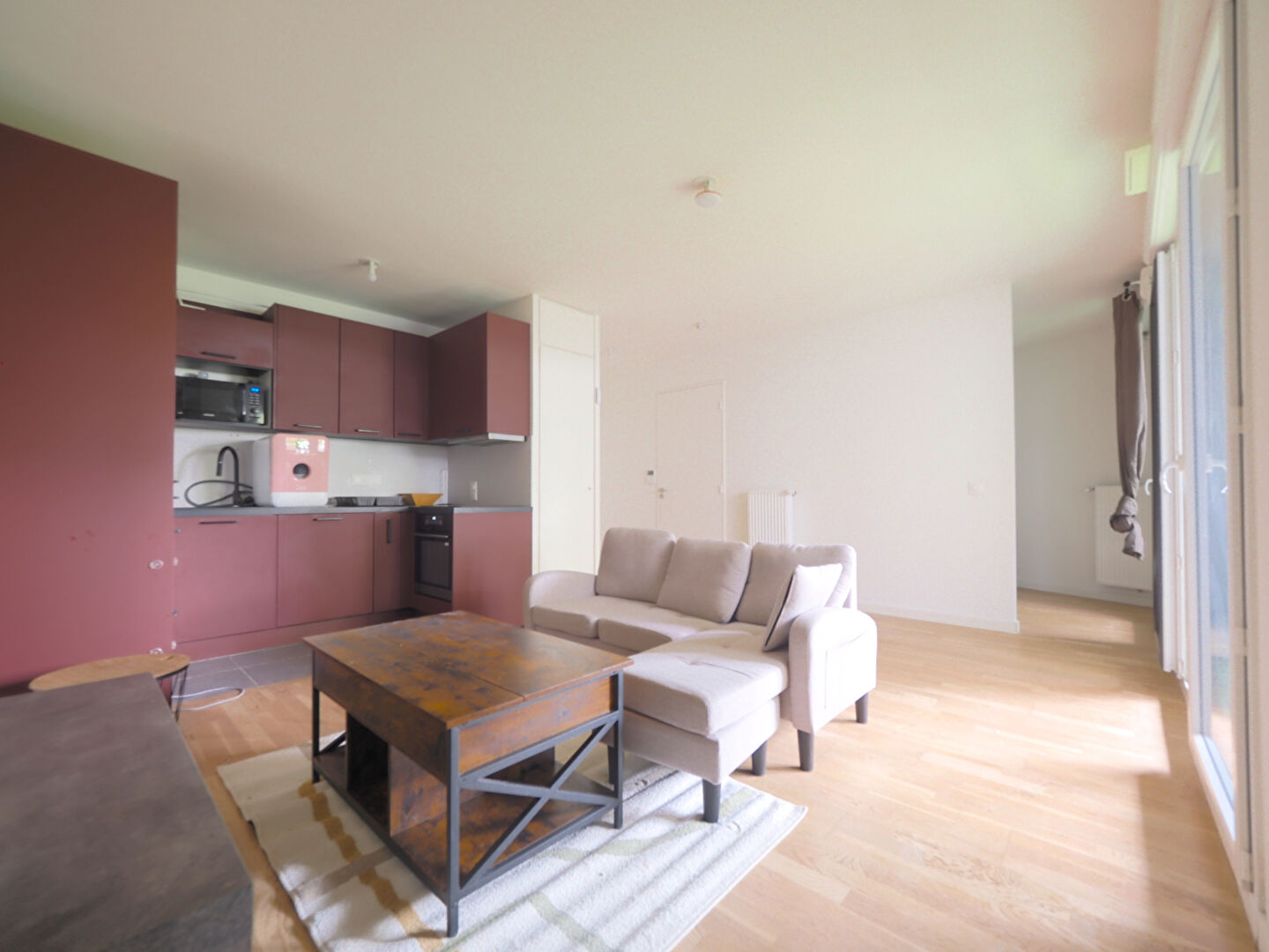 Coup de coeur garanti ! Grand studio meublé avec loggia  Résidence récente proche métro !