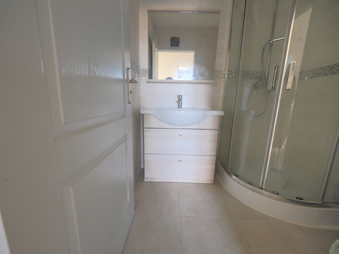 APPARTEMENT  -  4 PIECES - NOISY LE SEC - 10 minutes du RER E 