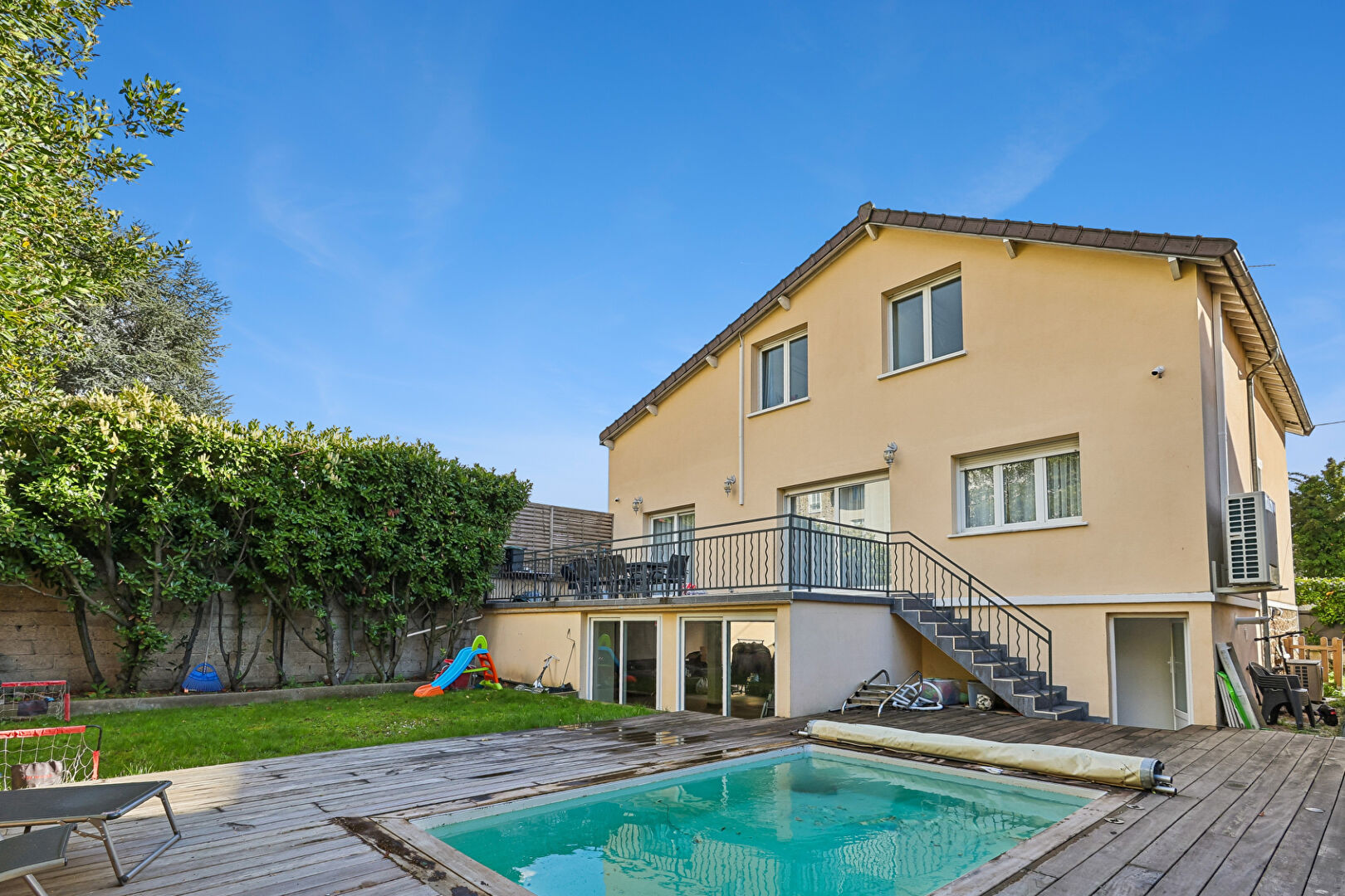 Rare sur le secteur ! Maison familiale avec piscine et grand jardin