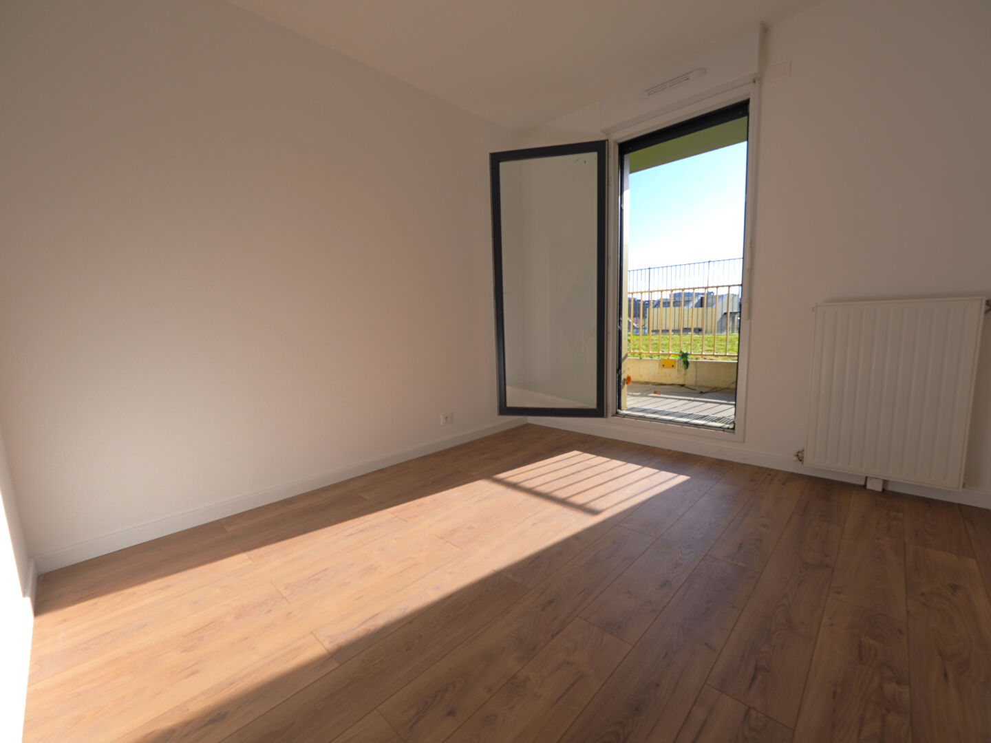 Appartement 3 pièces avec terrasse - Au coeur de la vie romainvilloise (ZAC de l'Horloge)