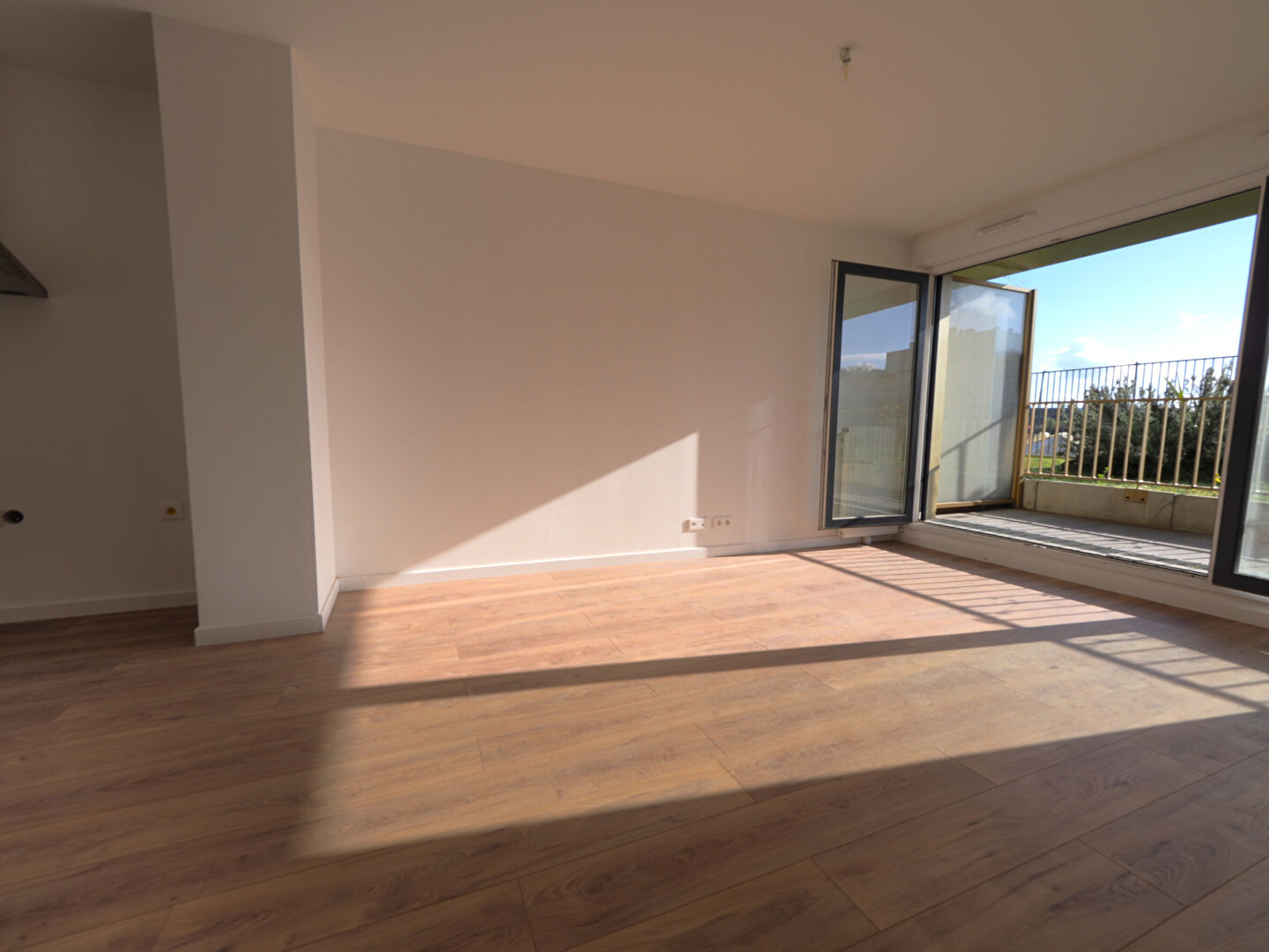 Appartement 3 pièces avec terrasse - Au coeur de la vie romainvilloise (ZAC de l'Horloge)