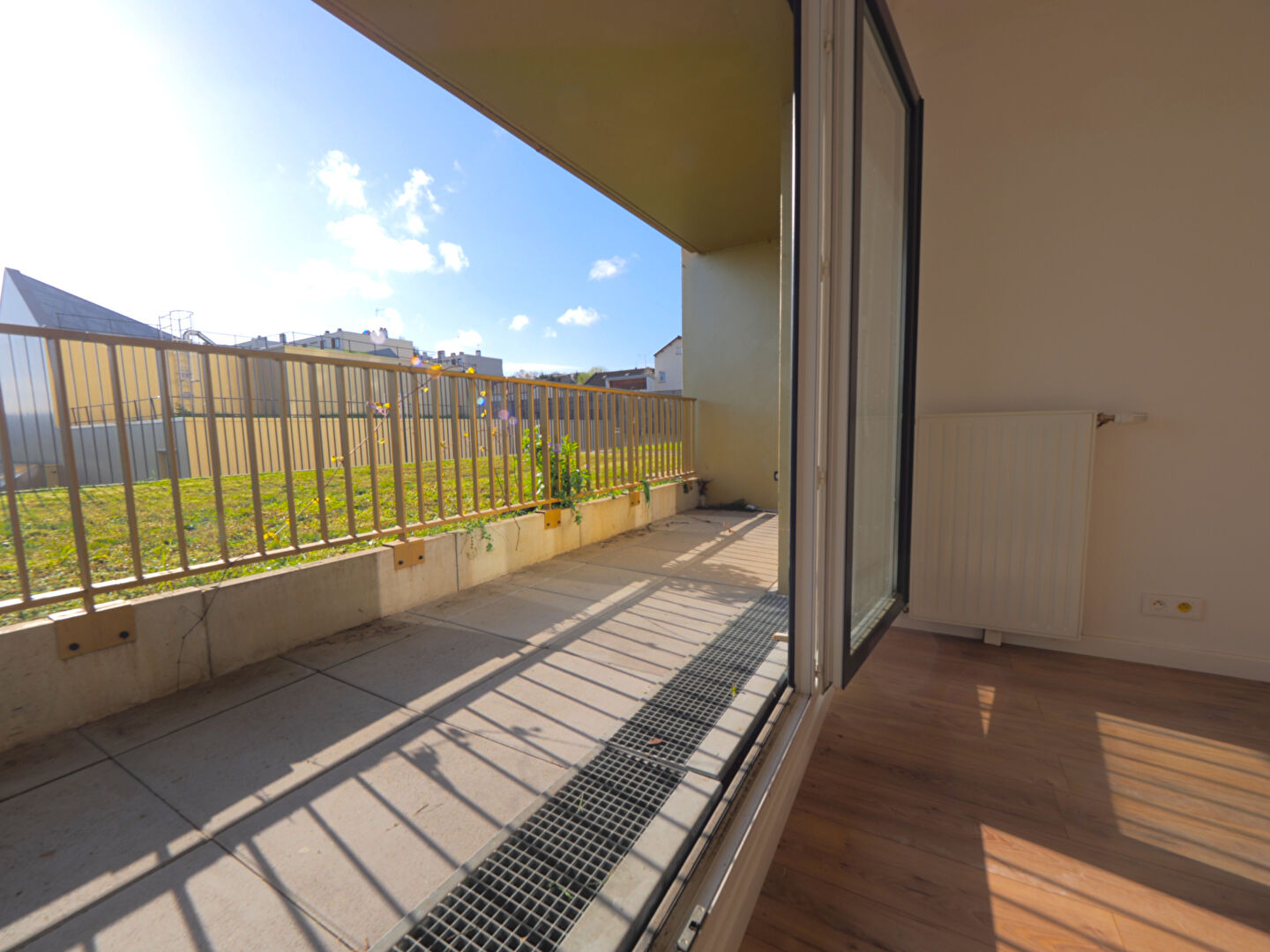 Appartement 3 pièces avec terrasse - Au coeur de la vie romainvilloise (ZAC de l'Horloge)