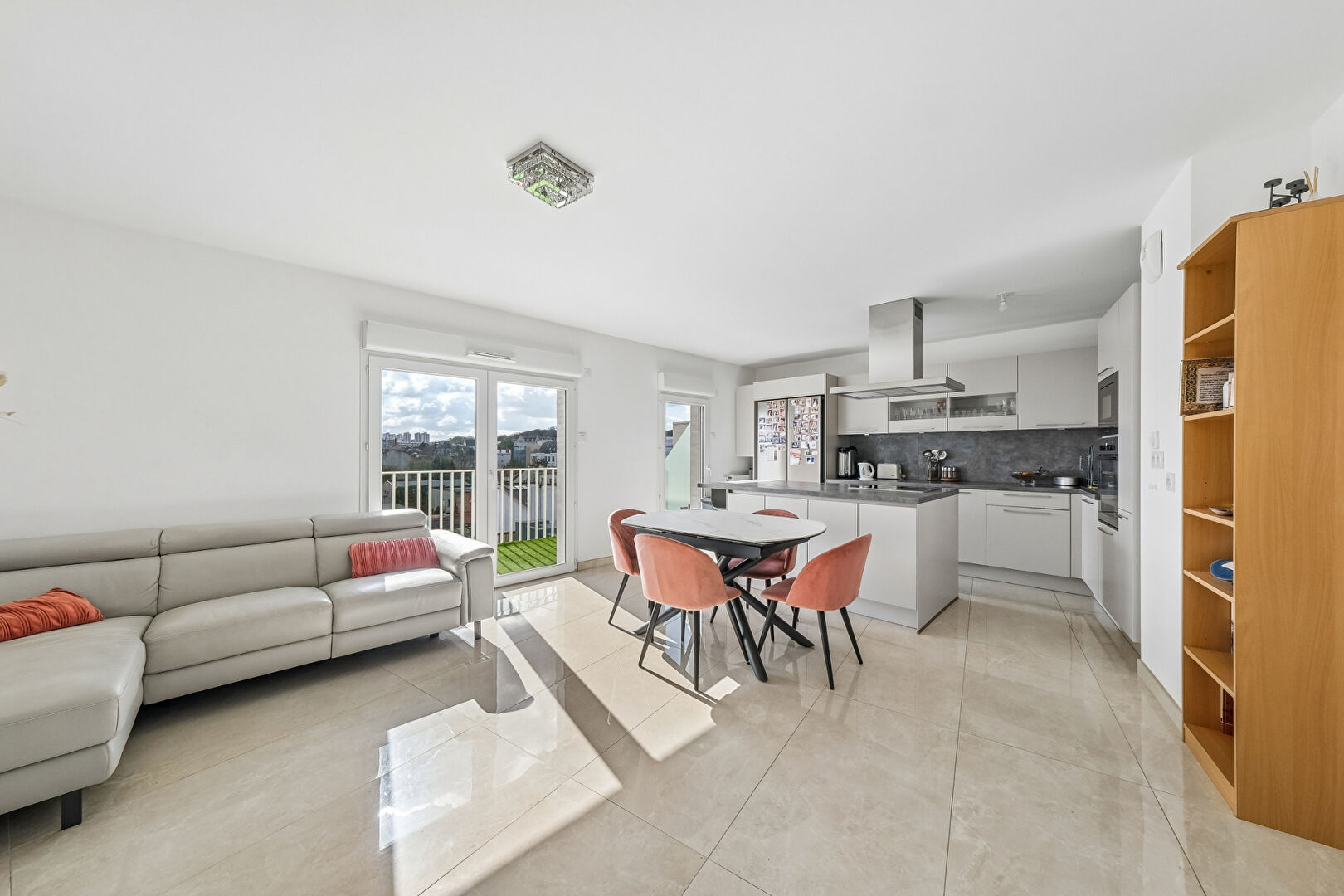 APPARTEMENT 4 PIÈCES 85M² AVEC VUE PANORAMIQUE ET EXTÉRIEURS