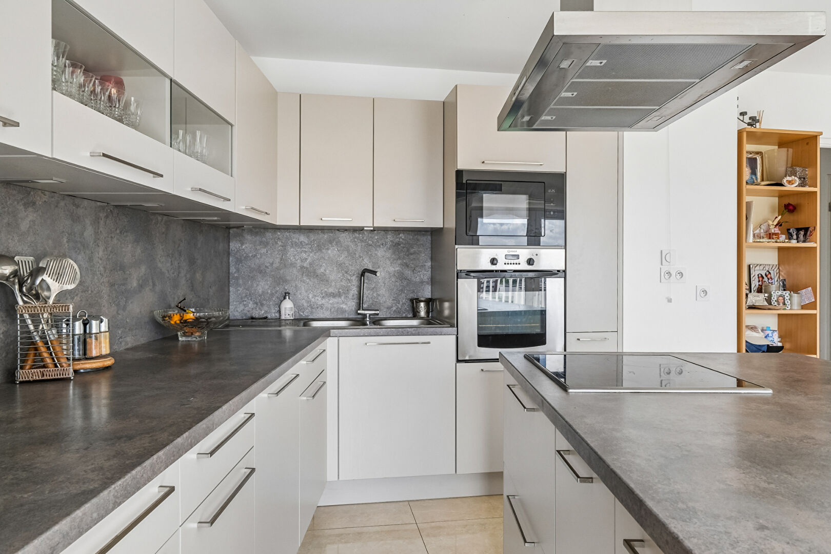 APPARTEMENT 4 PIÈCES 85M² AVEC VUE PANORAMIQUE ET EXTÉRIEURS