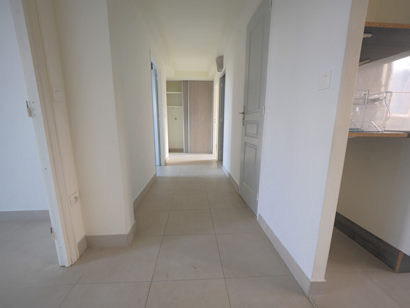 APPARTEMENT  -  4 PIECES - NOISY LE SEC - 10 minutes du RER E