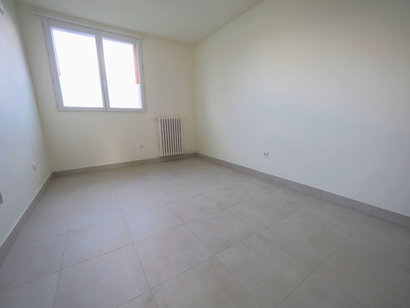 APPARTEMENT  -  4 PIECES - NOISY LE SEC - 10 minutes du RER E