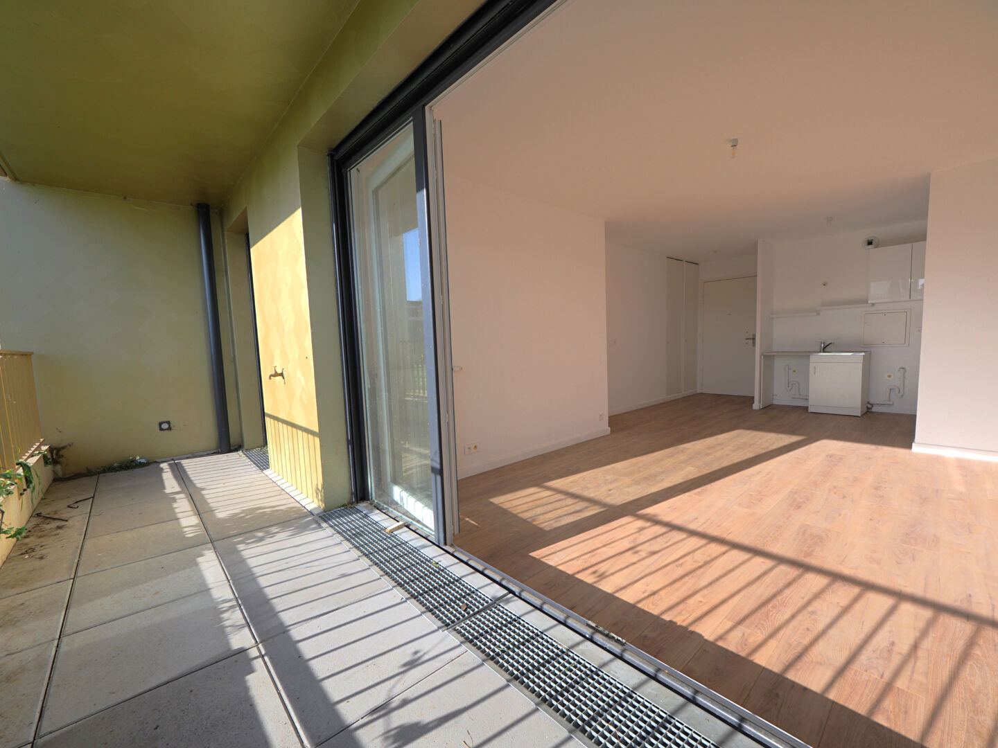 Appartement 3 pièces avec terrasse - Au coeur de la vie romainvilloise (ZAC de l'Horloge)