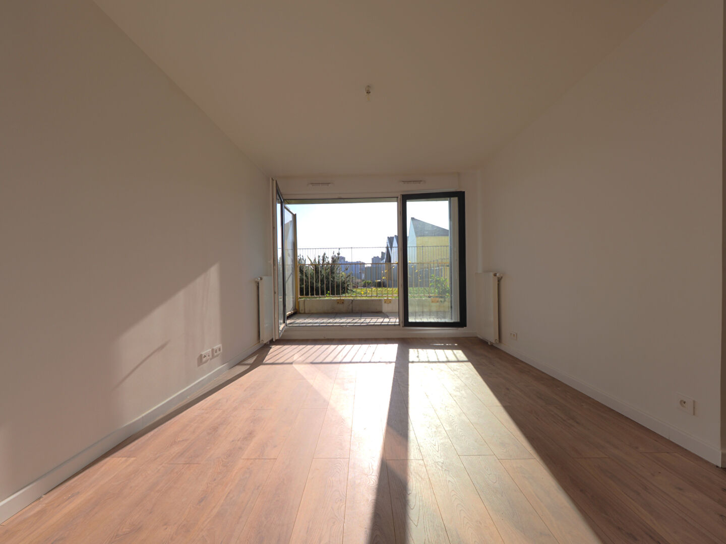 Appartement 3 pièces avec terrasse - Au coeur de la vie romainvilloise (ZAC de l'Horloge)