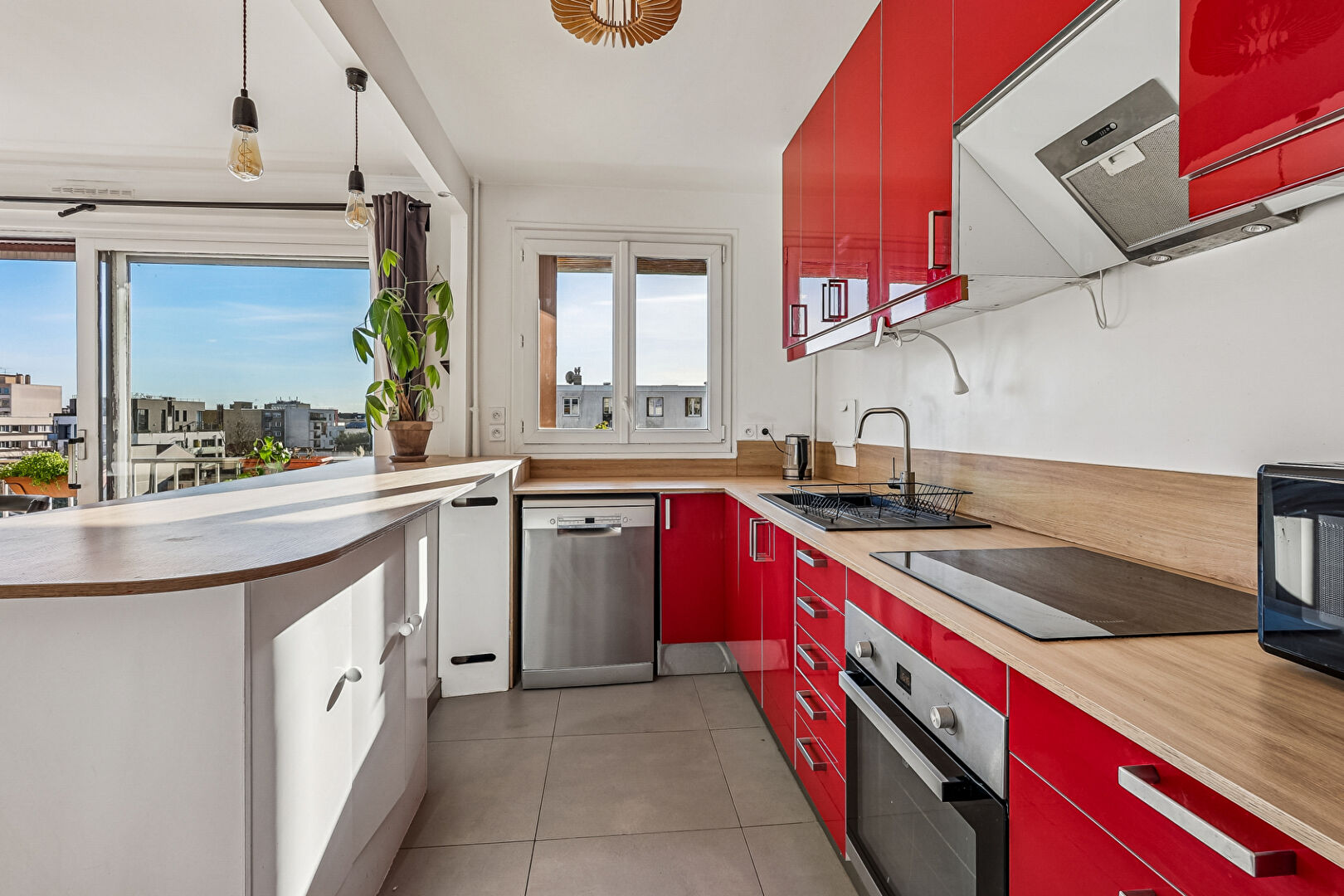 CARNOT 2 min du métro 3 pièces lumineux avec balcon, sans vis-à-vis