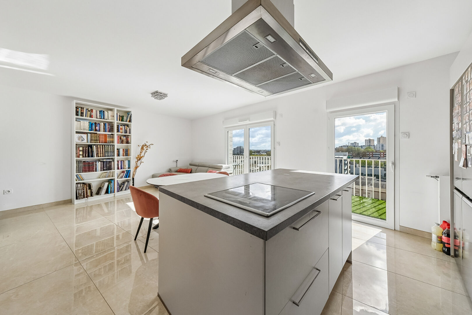 APPARTEMENT 4 PIÈCES 85M² AVEC VUE PANORAMIQUE ET EXTÉRIEURS