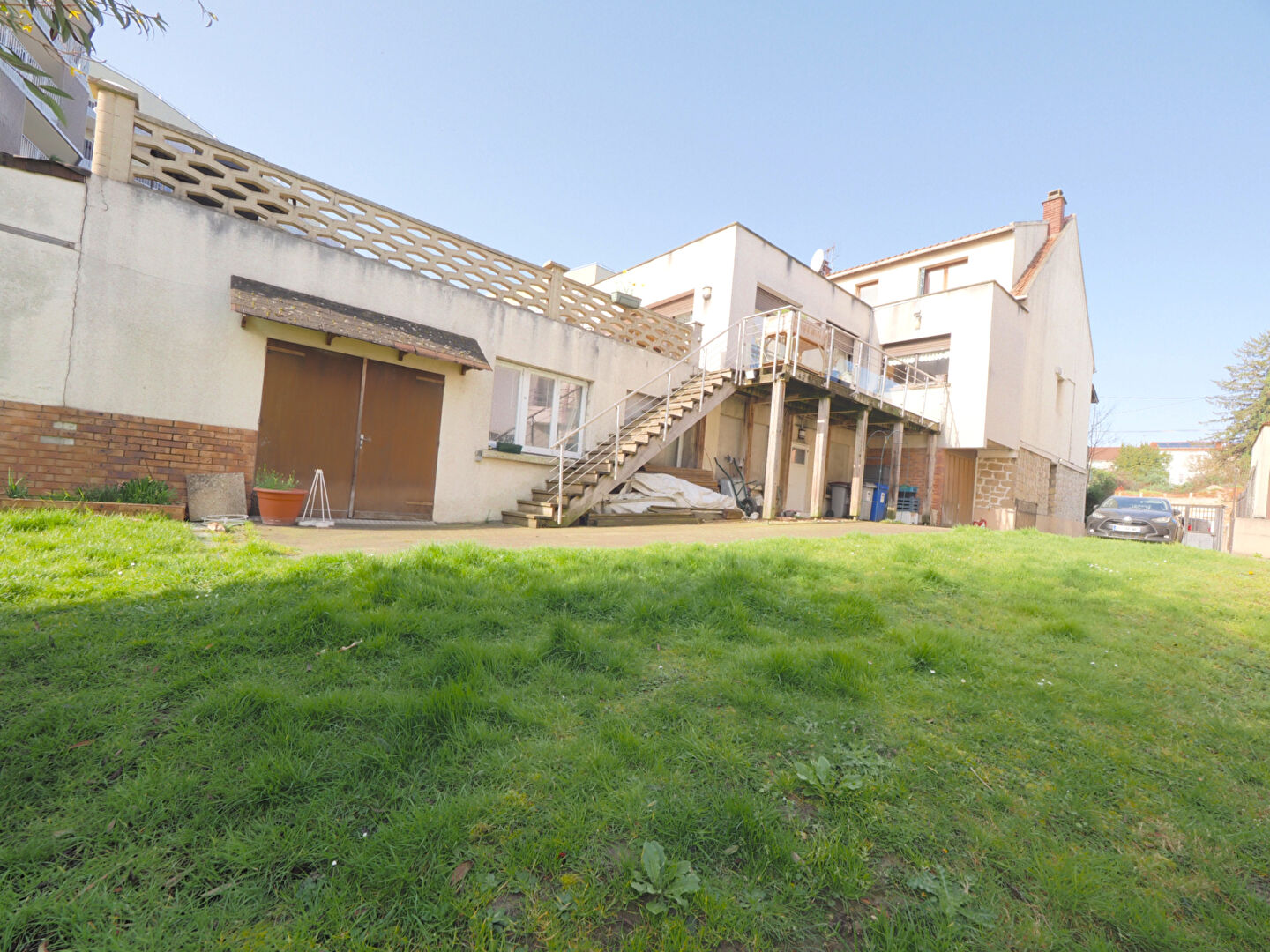 MAISON DE CARACTÈRE AVEC GRAND JARDIN - AU PIED DU MÉTRO PLACE CARNOT