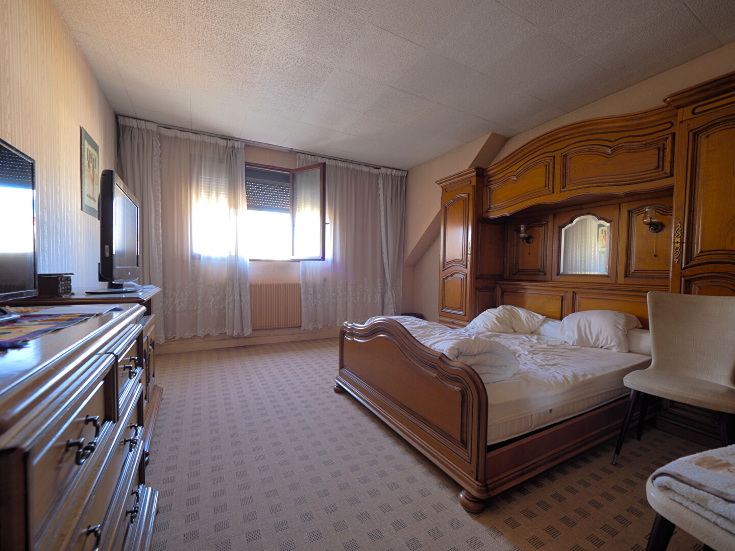 MAISON DE CARACTÈRE AVEC GRAND JARDIN - AU PIED DU MÉTRO PLACE CARNOT