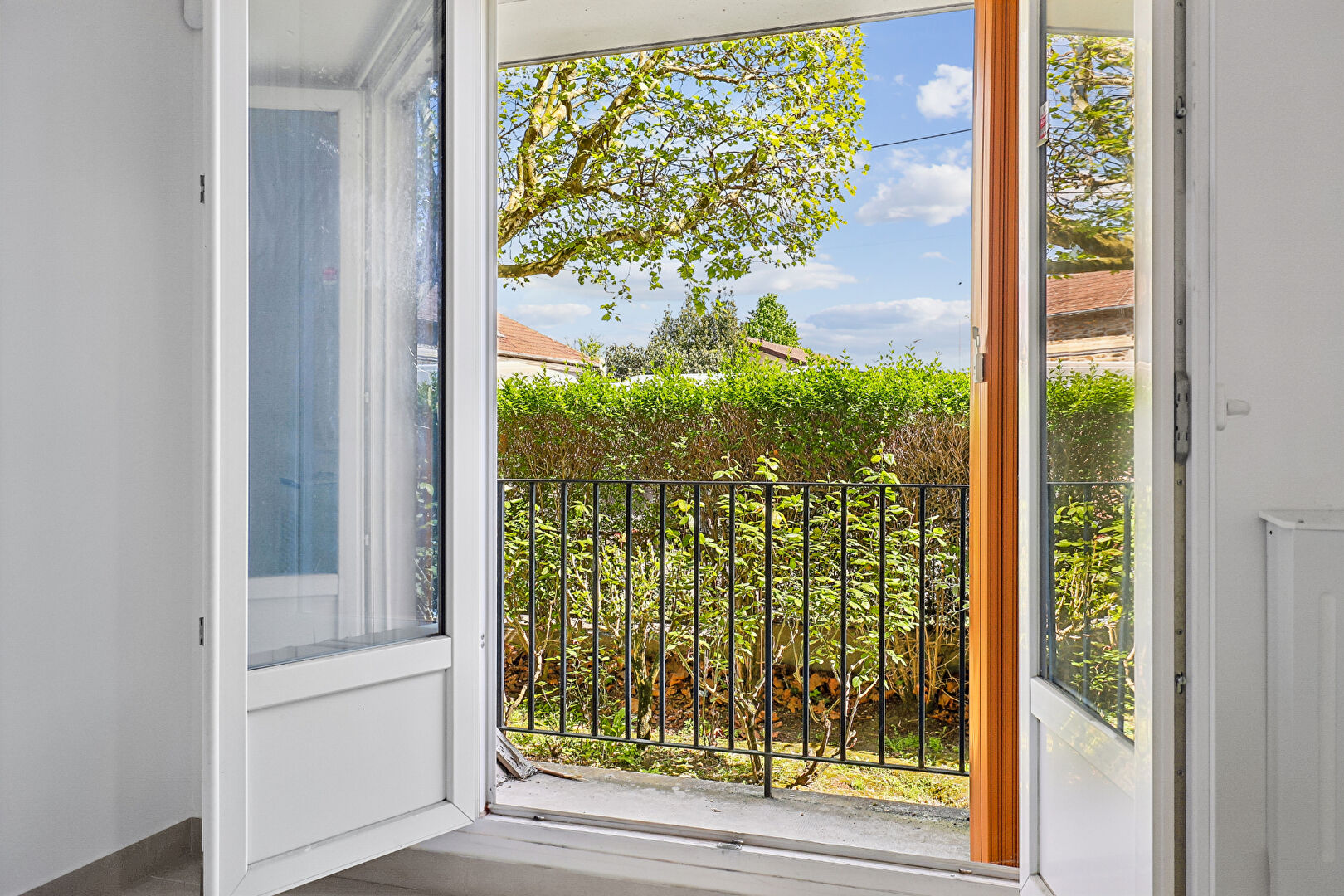 APPARTEMENT  -  4 PIECES - NOISY LE SEC - 10 minutes du RER E