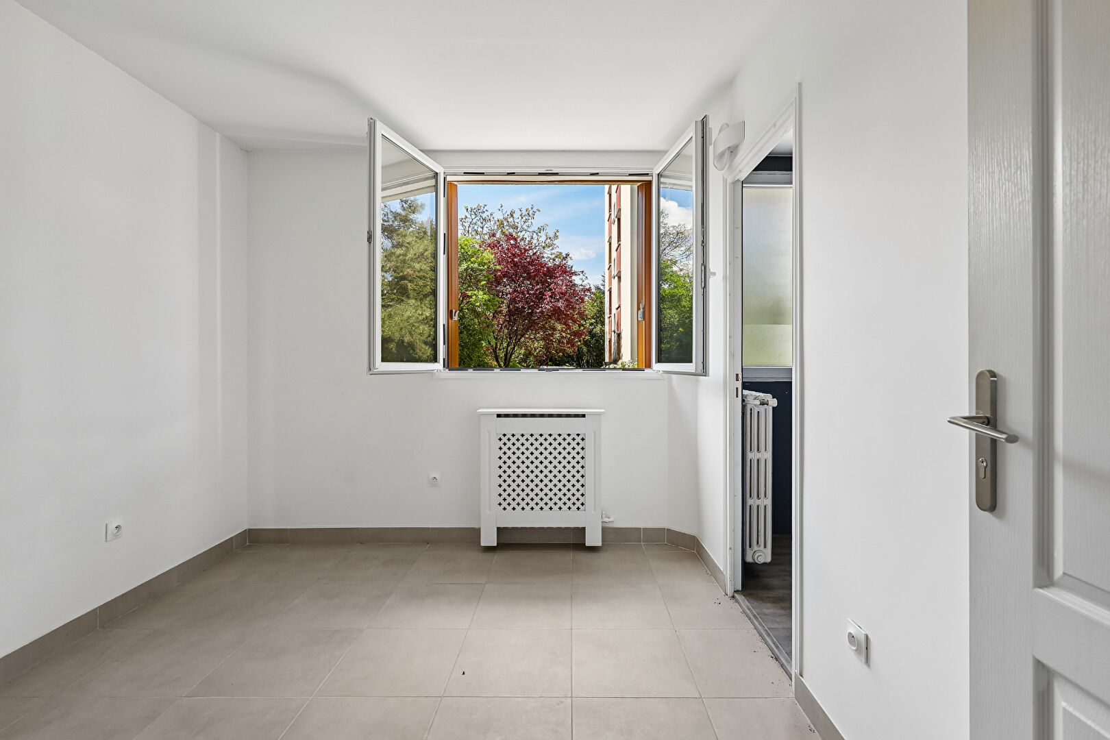 APPARTEMENT  -  4 PIECES - NOISY LE SEC - 10 minutes du RER E