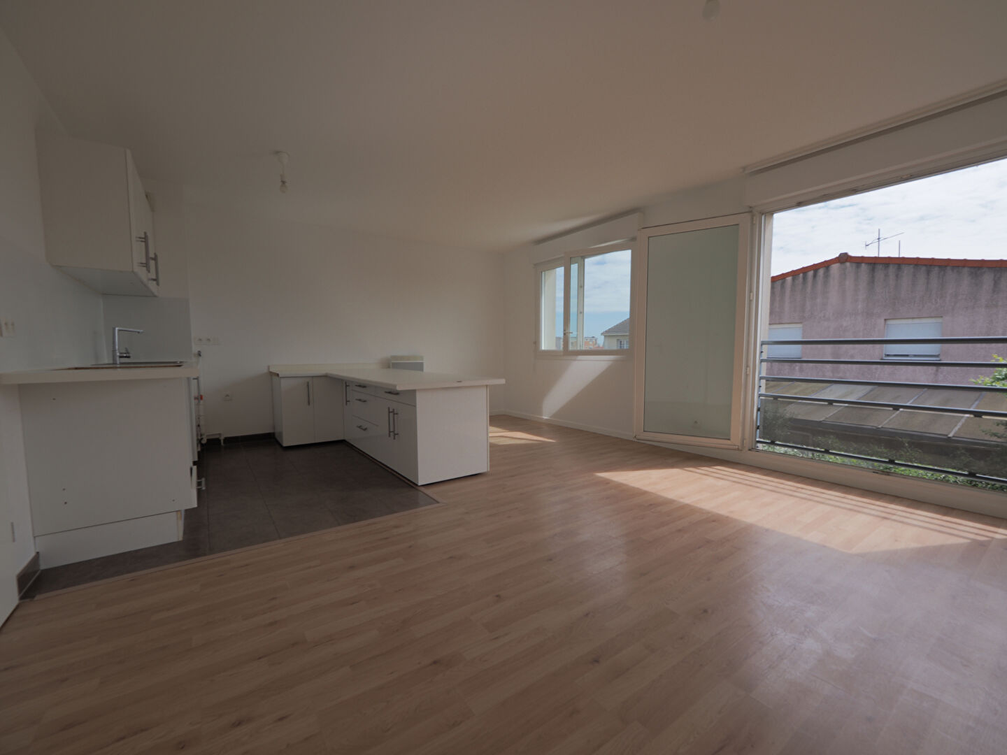 Appartement Romainville 2 pièce(s) 50.7 m2
