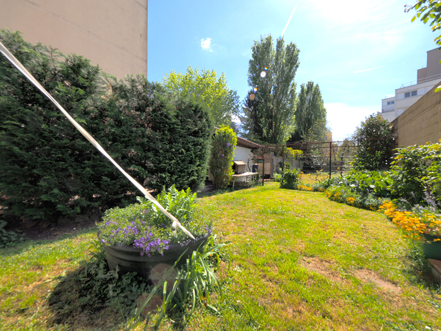A VENRE - LOCAL D'ACTIVITE - ROMAINVILLE