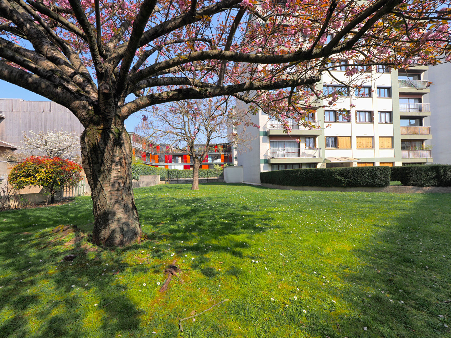 CARNOT 2 min du métro 3 pièces lumineux avec balcon, sans vis-à-vis