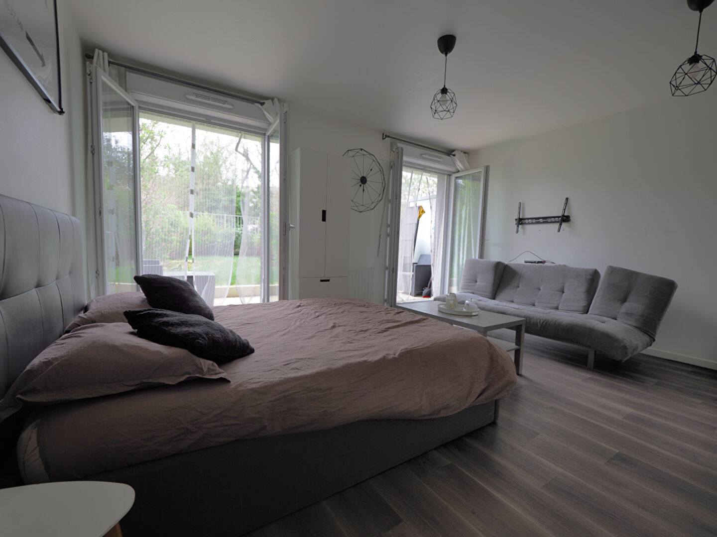 EXCLUSIVITÉ  Studio meublé avec jardin à Romainville