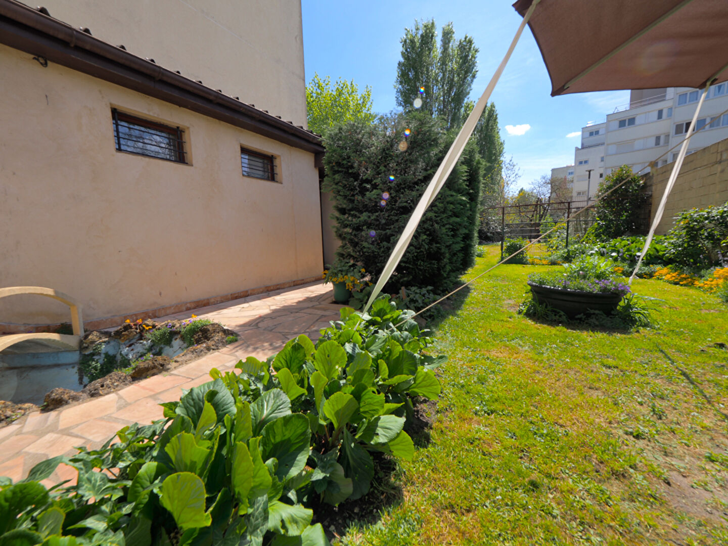 A VENRE - LOCAL D'ACTIVITE - ROMAINVILLE / MONTREUIL