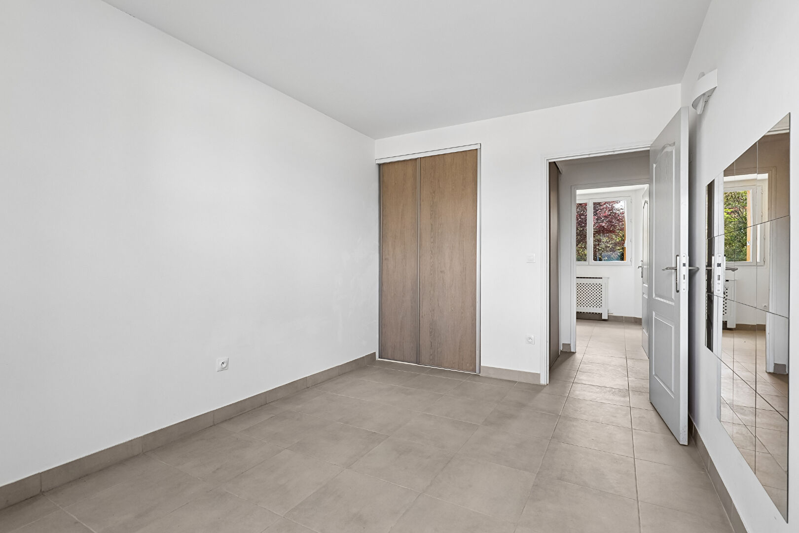 APPARTEMENT  -  4 PIECES - NOISY LE SEC - proche du RER E