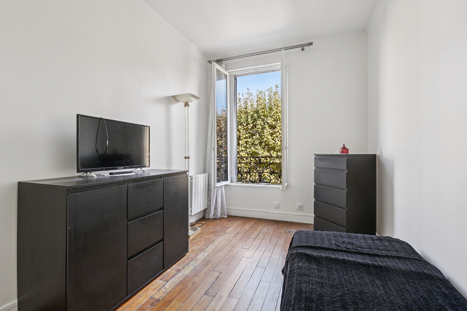 A VENRE - APPARTEMENT AVEC ABRIS DE JARDIN - ROMAINVILLE / MONTREUIL