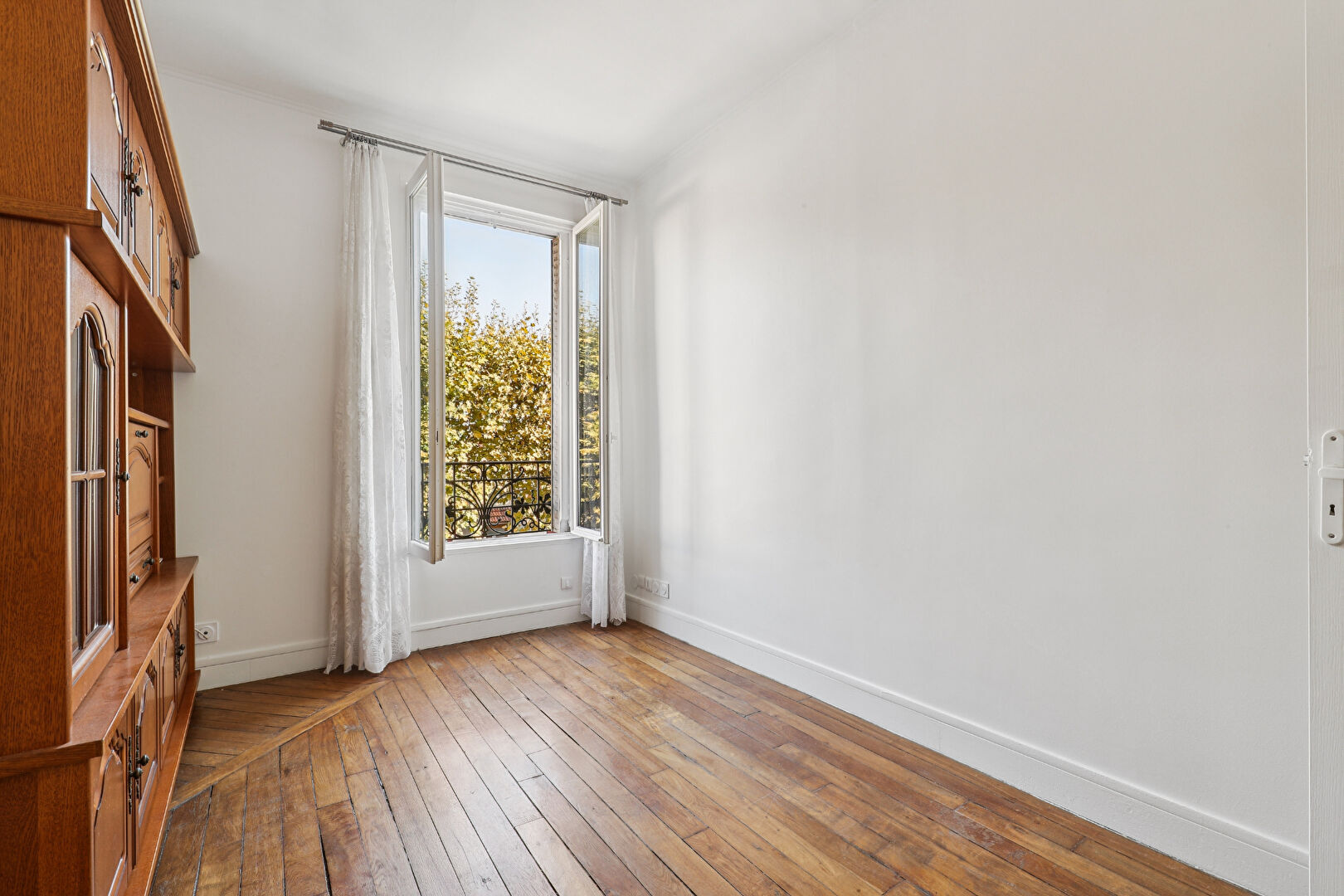A VENRE - APPARTEMENT AVEC ABRIS DE JARDIN - ROMAINVILLE / MONTREUIL