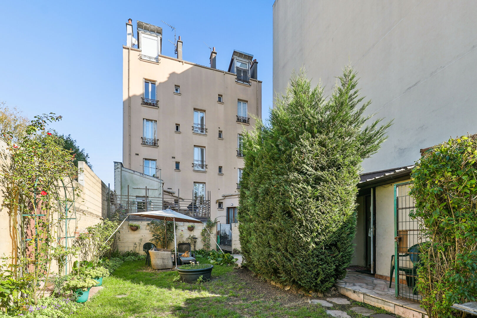 A VENRE - APPARTEMENT AVEC ABRIS DE JARDIN - ROMAINVILLE / MONTREUIL