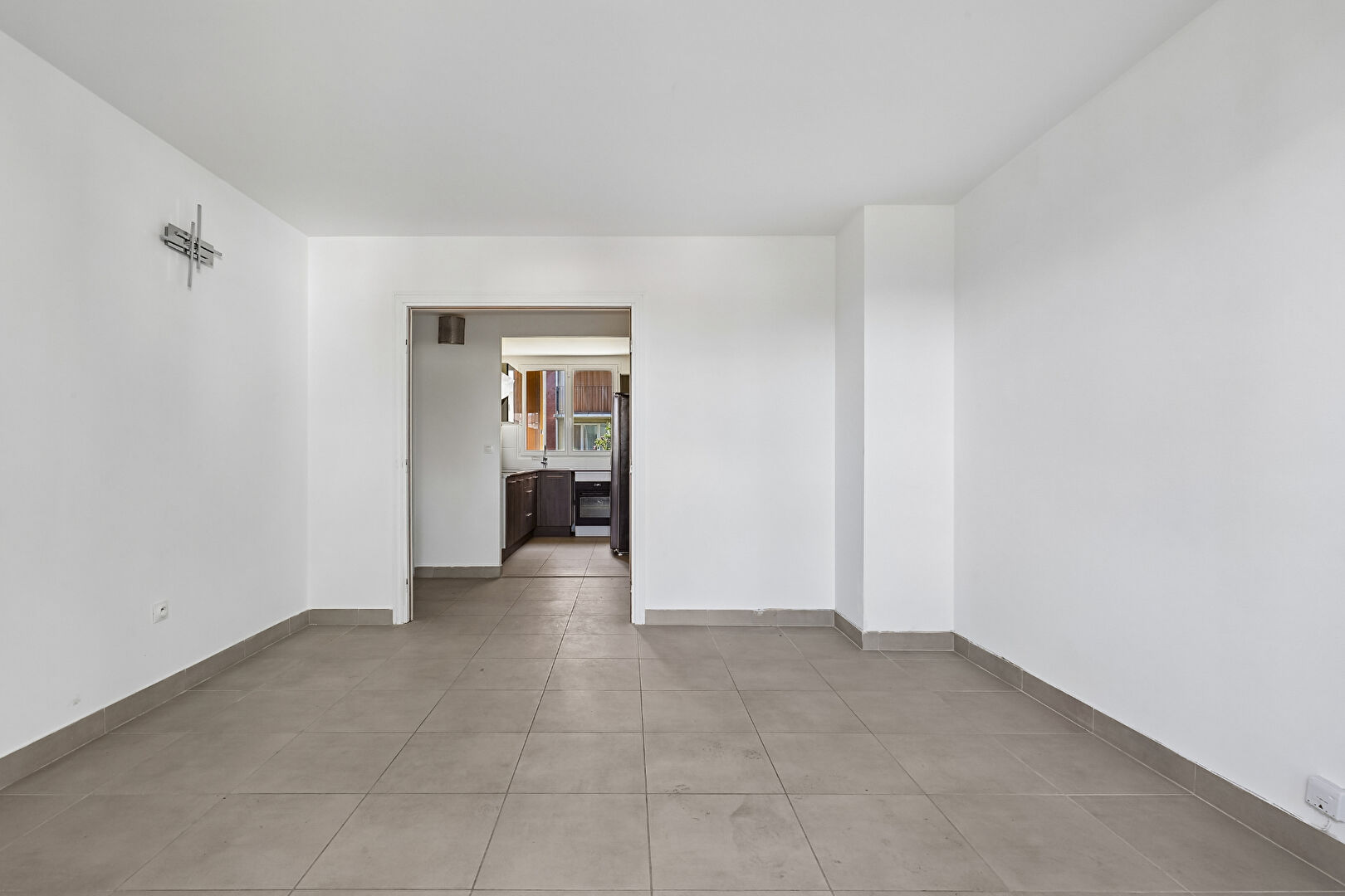 APPARTEMENT  -  4 PIECES - NOISY LE SEC - proche du RER E