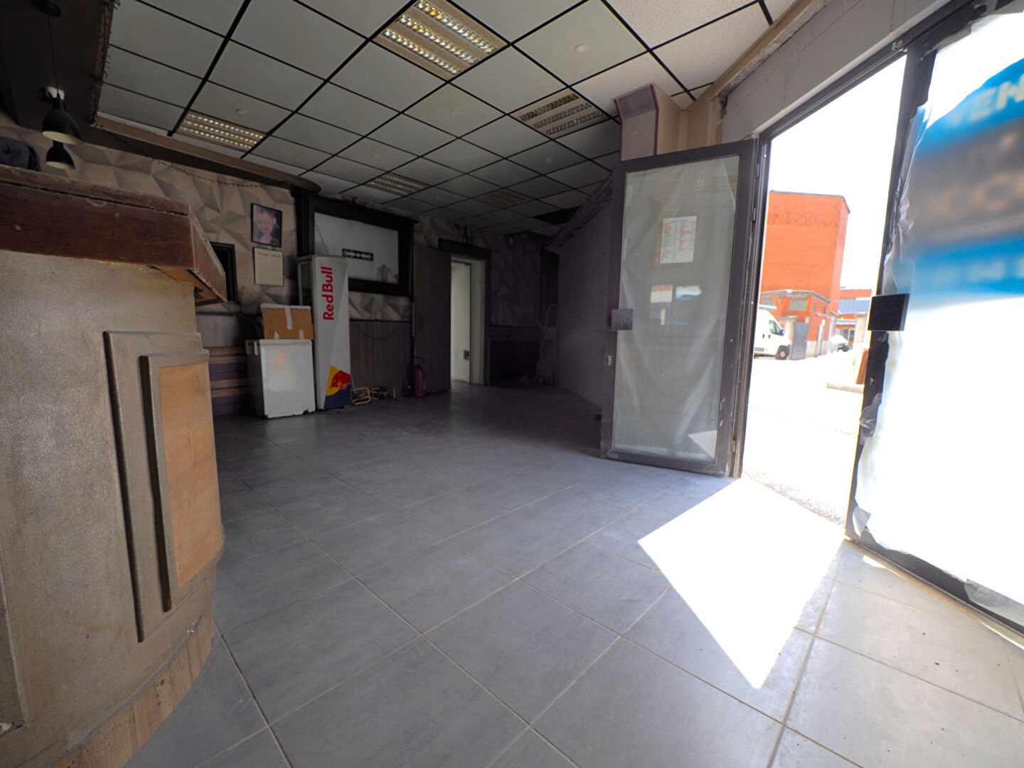EN EXCLUSIVITÉ - Local commercial avec extraction à Romainville
