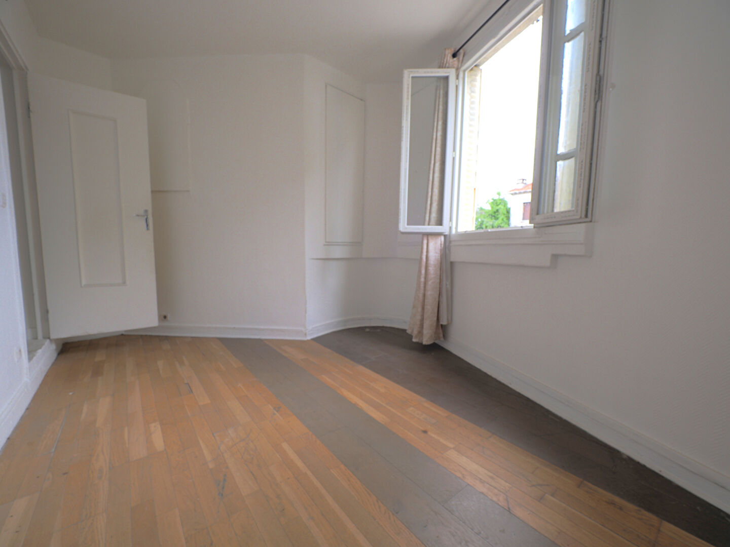 EN EXCLUSIVITÉ ? Immeuble mixte commerce / habitation à Romainville