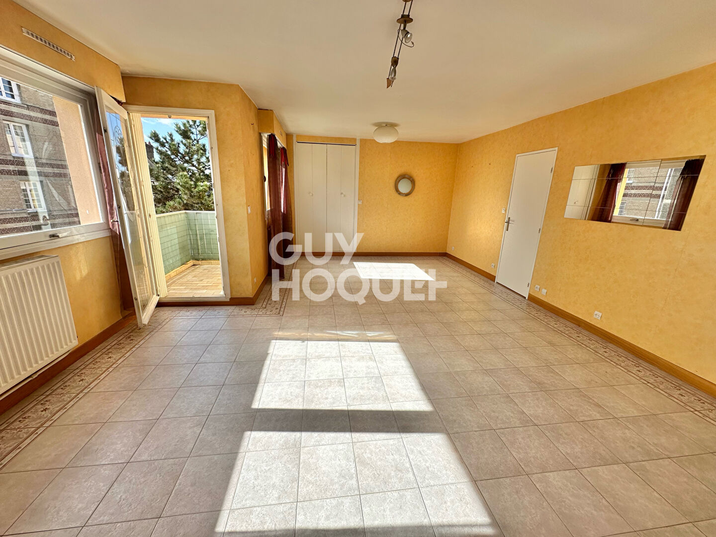 T5 AVEC BALCON ET PARKING ROUEN  PREFECTURE / FAC DE DROIT