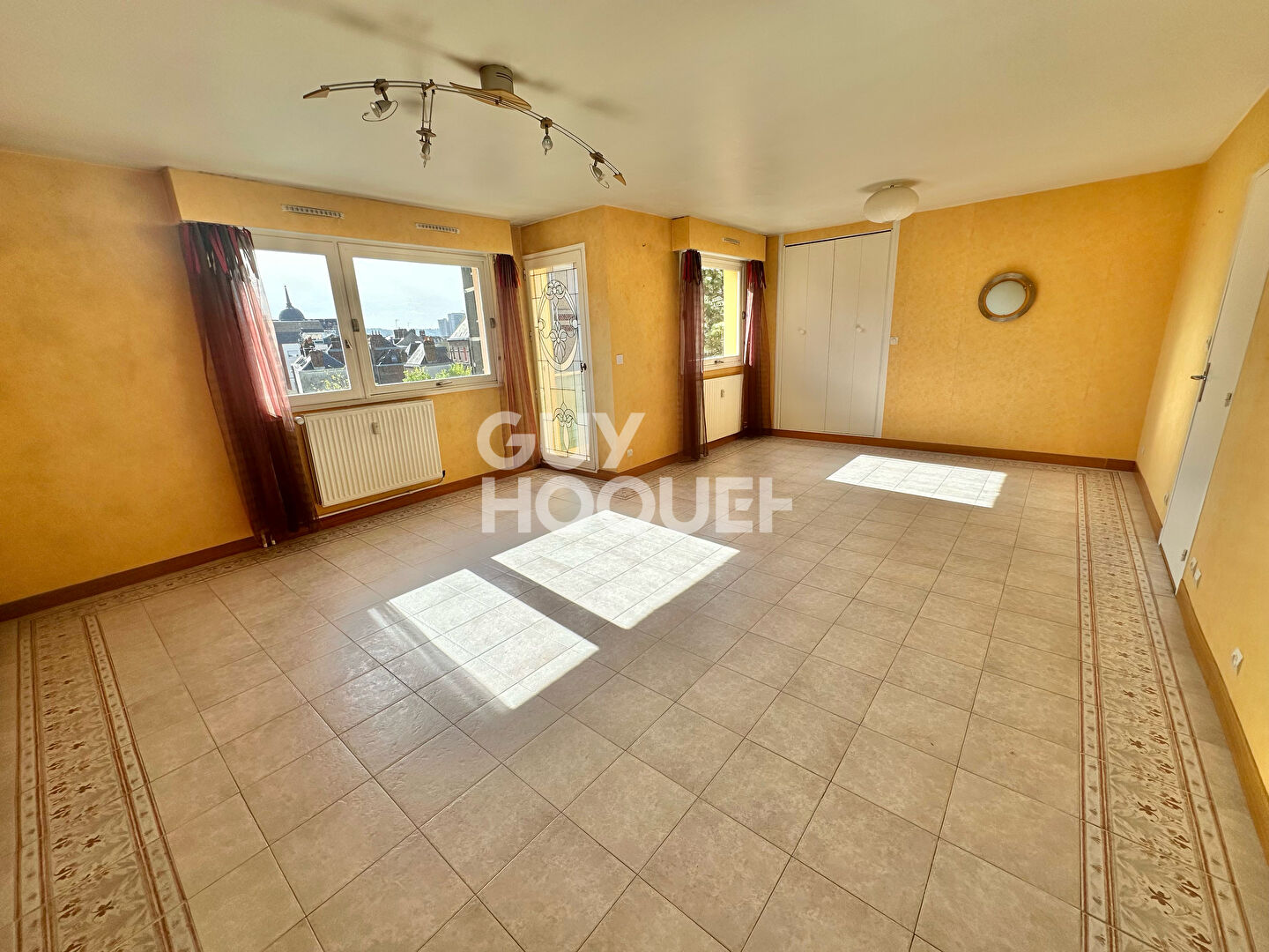 T5 AVEC BALCON ET PARKING ROUEN  PREFECTURE / FAC DE DROIT