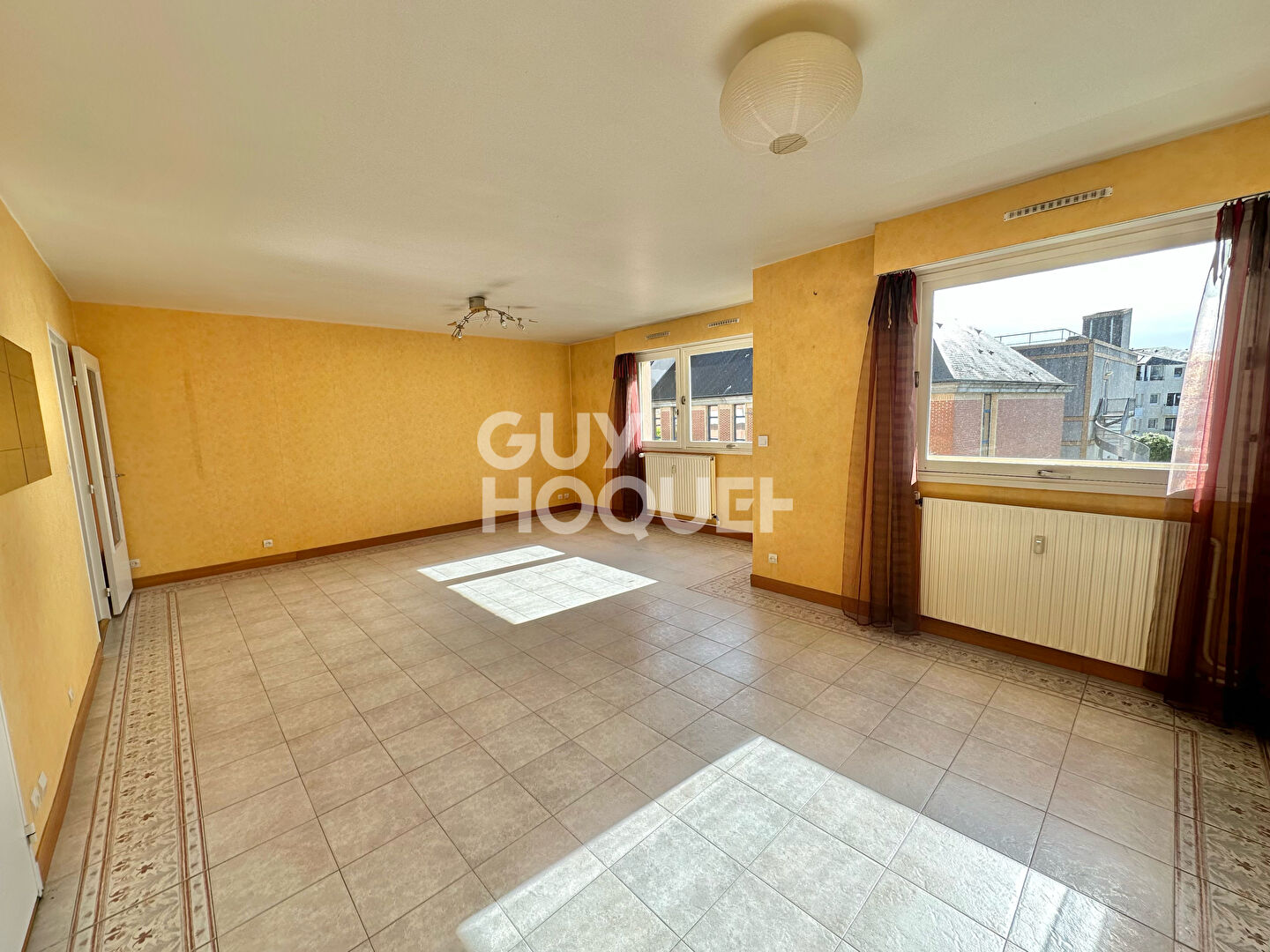 T5 AVEC BALCON ET PARKING ROUEN  PREFECTURE / FAC DE DROIT