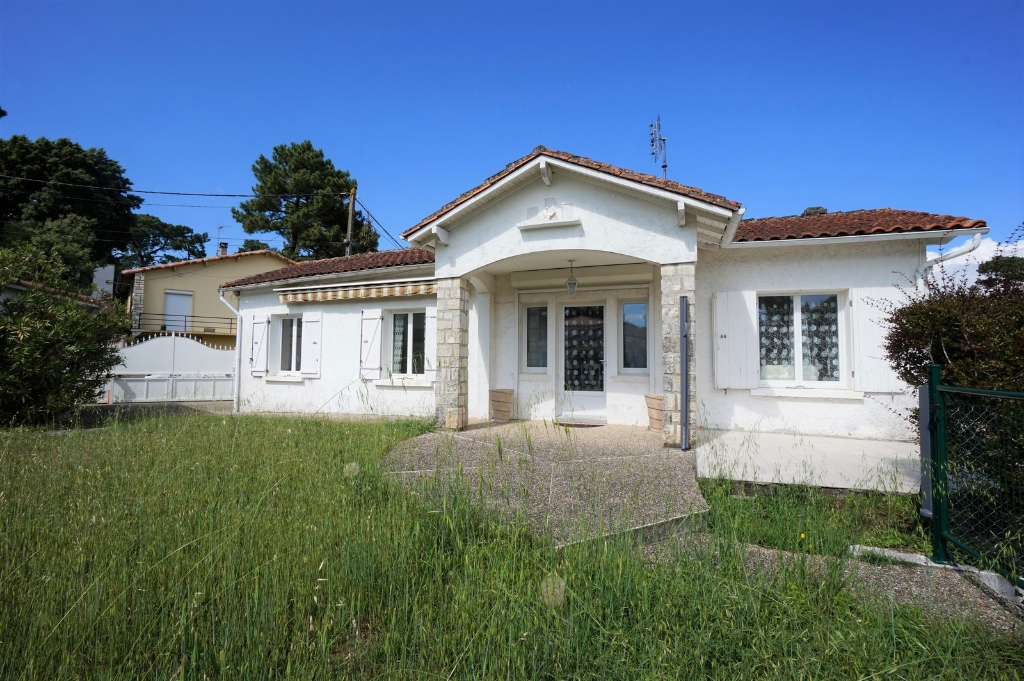 À vendre, maison d'environ 74,83 m² à SAINT GEORGES DE DIDONNE (17110).