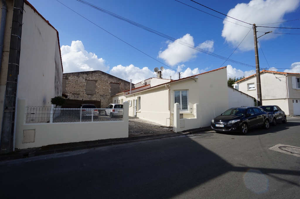 Vente : maison T3 (84 m²) à SAINT GEORGES DE DIDONNE